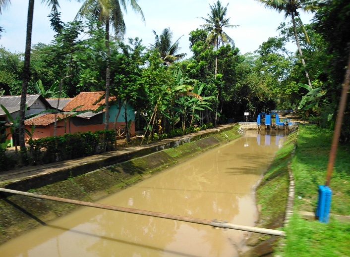CAM-05 — Main Canal · Water Gate